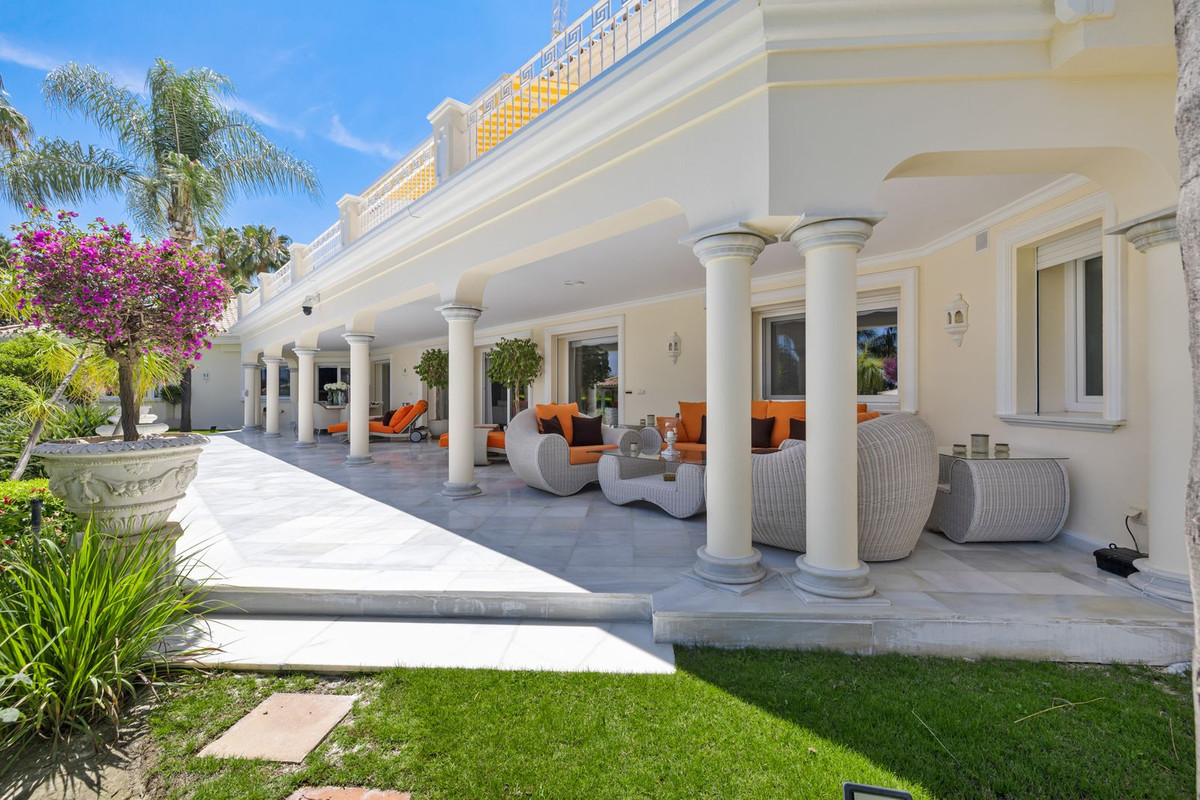 6 Bed, 6 Bath, HouseFor Sale, Nueva Andalucia, Malaga