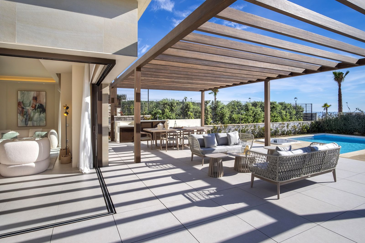 4 Bed, 3 Bath, HouseFor Sale, New Golden Mile, Malaga