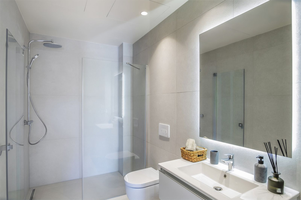 4 Bed, 3 Bath, HouseFor Sale, New Golden Mile, Malaga