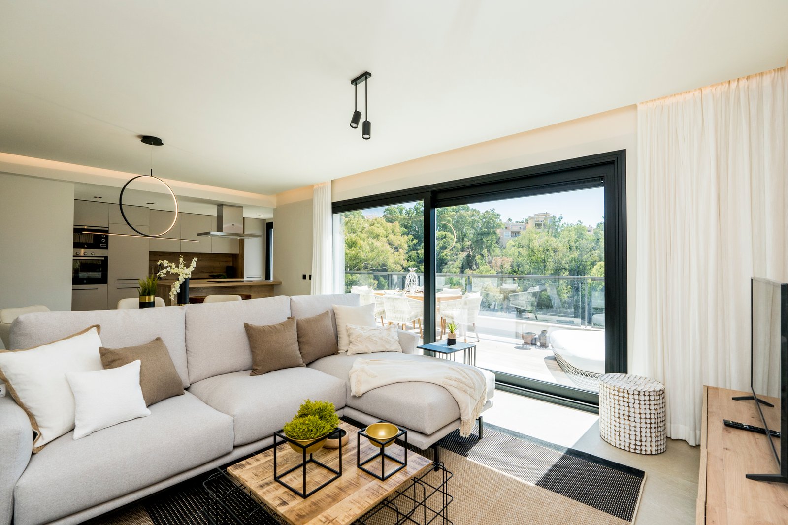 3 Bed, 2 Bath, ApartmentFor Sale, Marbella, Malaga