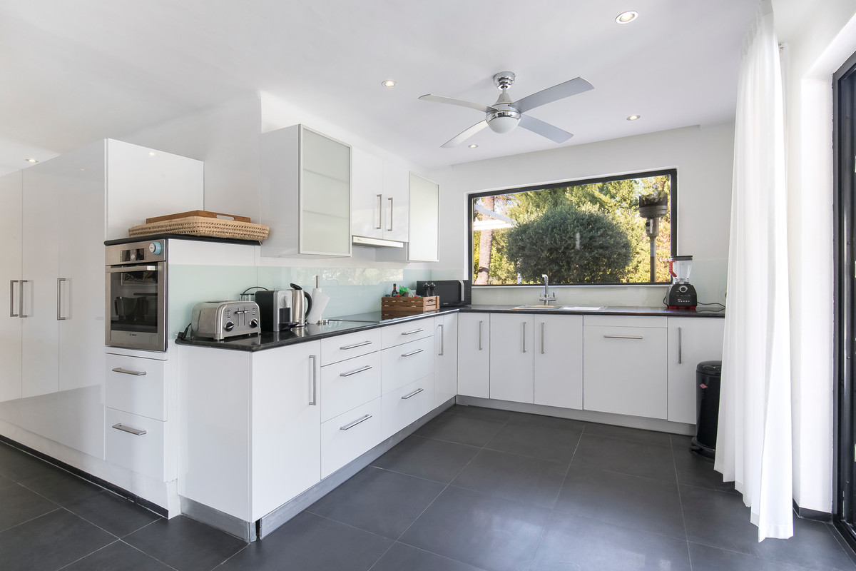 5 Bed, 6 Bath, HouseFor Sale, Nueva Andalucia, Malaga