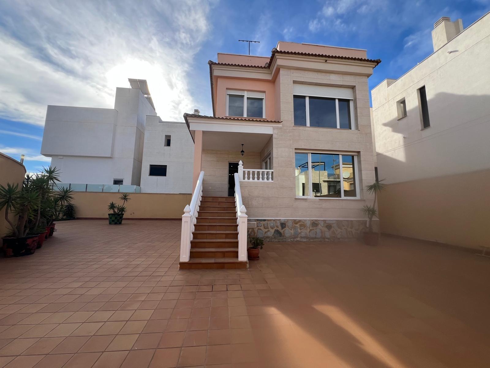 4 Bed, 2 Bath, HouseFor Sale, Orihuela Costa, Alicante