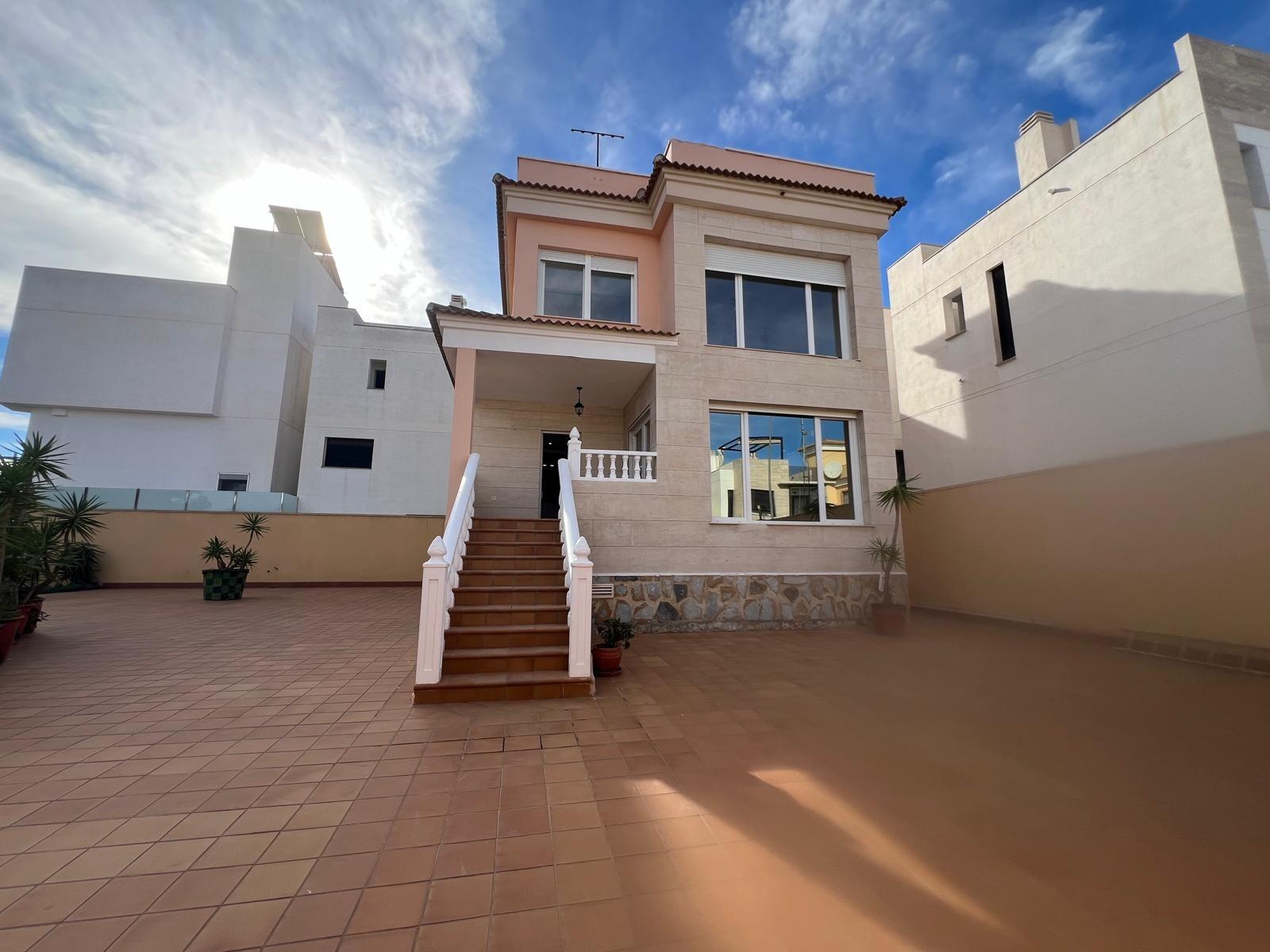 4 Bed, 2 Bath, HouseFor Sale, Orihuela Costa, Alicante