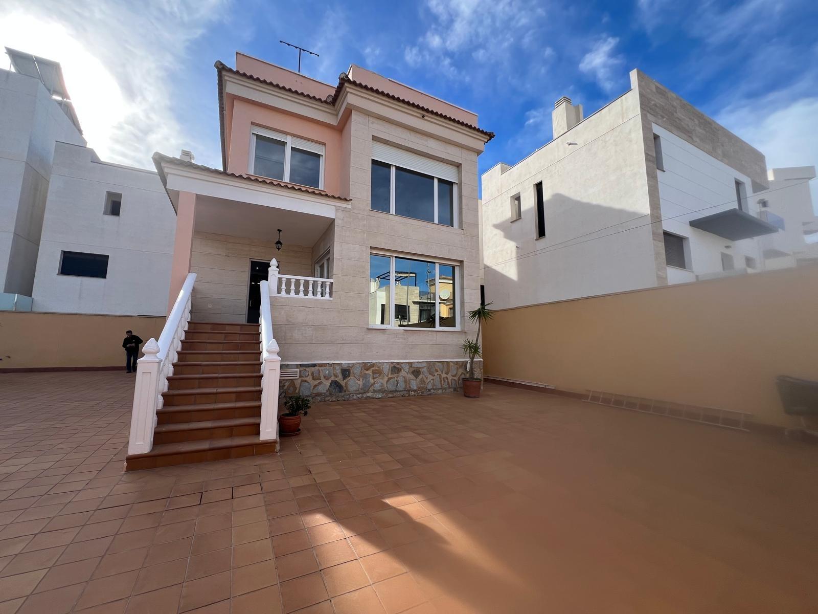 4 Bed, 2 Bath, HouseFor Sale, Orihuela Costa, Alicante