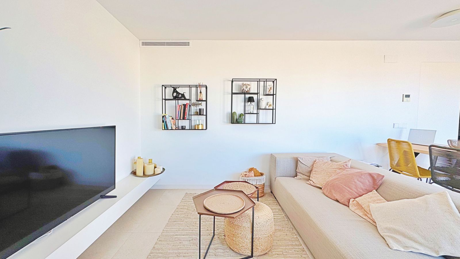 3 Bed, 2 Bath, ApartmentFor Sale, Torrevieja, Alicante