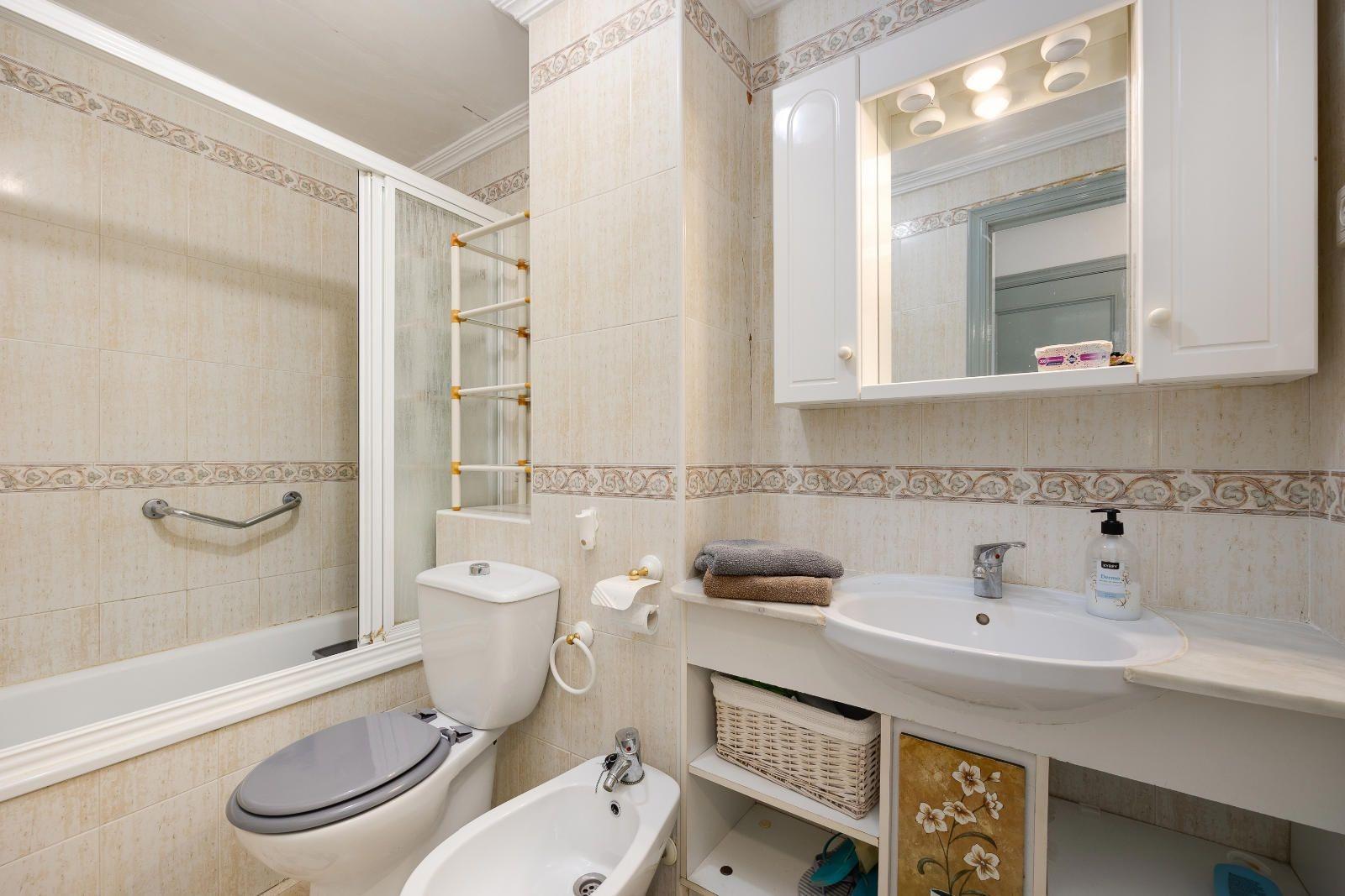 2 Bed, 1 Bath, ApartmentFor Sale, Torrevieja, Alicante