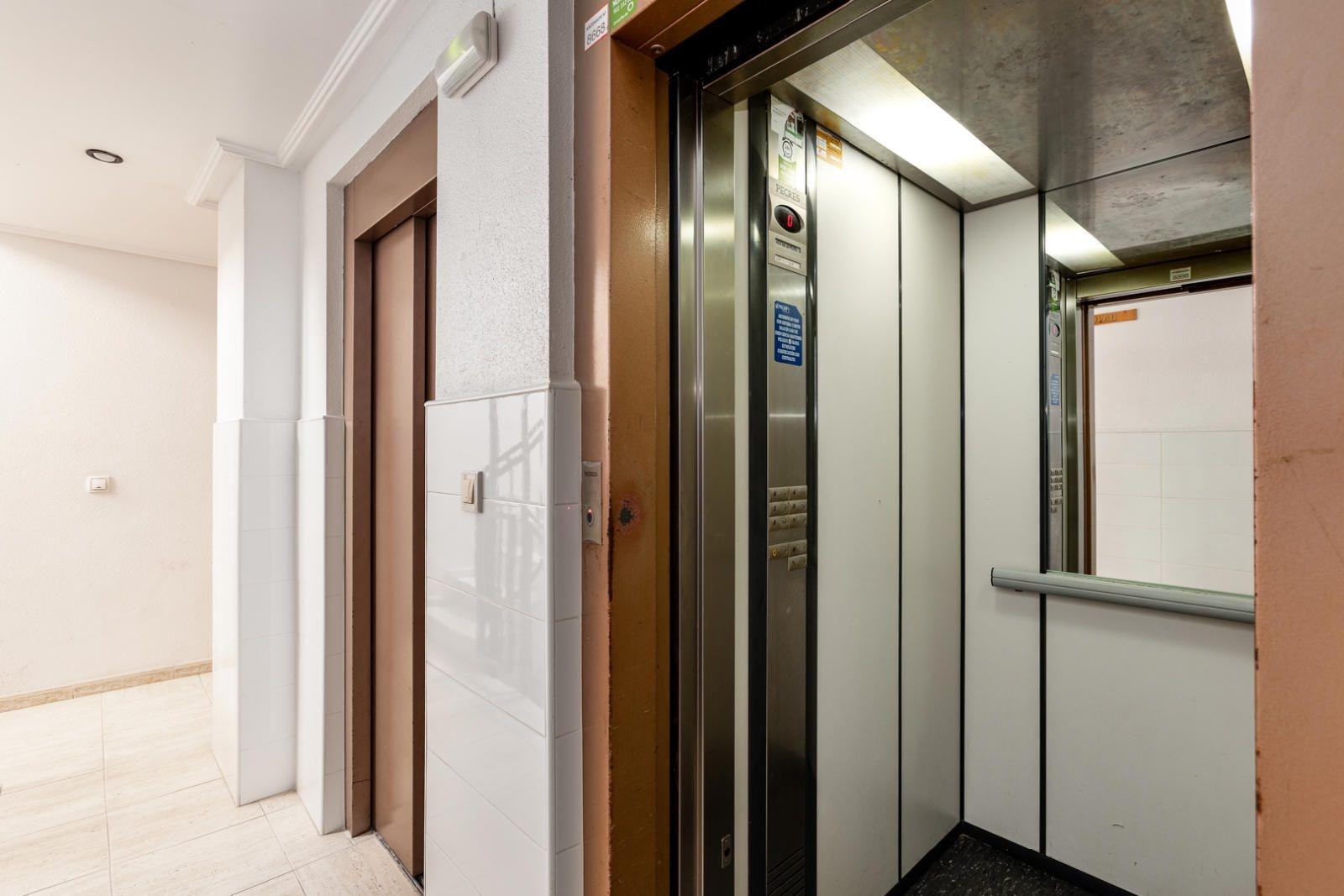 2 Bed, 1 Bath, ApartmentFor Sale, Torrevieja, Alicante