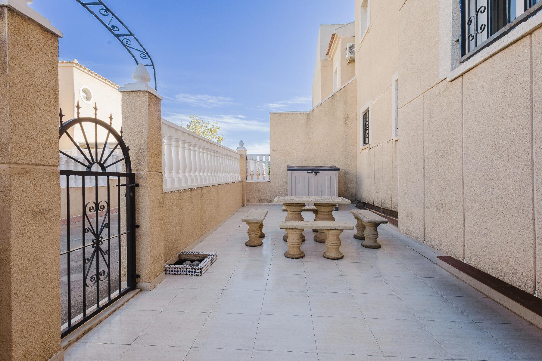 2 Bed, 1 Bath, HouseFor Sale, Torrevieja, Alicante