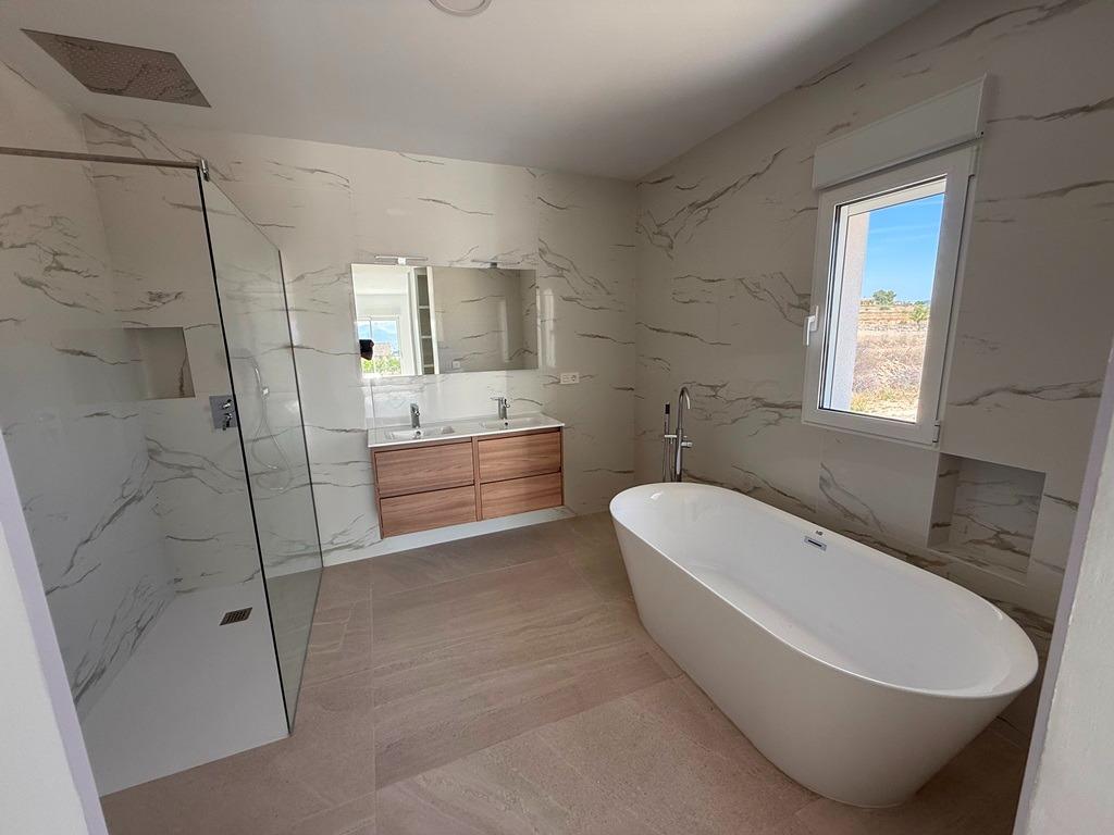 3 Bed, 2 Bath, HouseFor Sale, Pinoso, Alicante