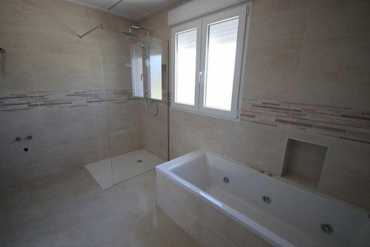 4 Bed, 3 Bath, HouseFor Sale, Pinoso, Costa Blanca