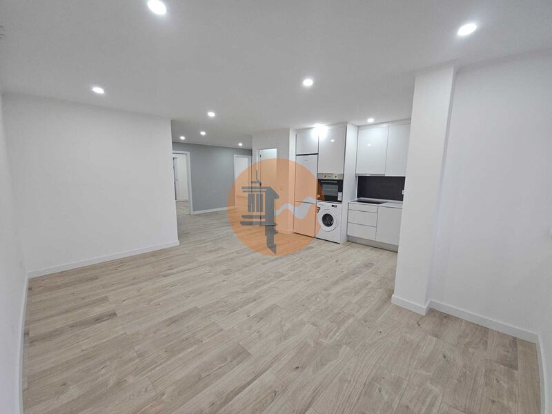 4 Bed, 2 Bath, ApartmentFor Sale, Amadora, Lisboa