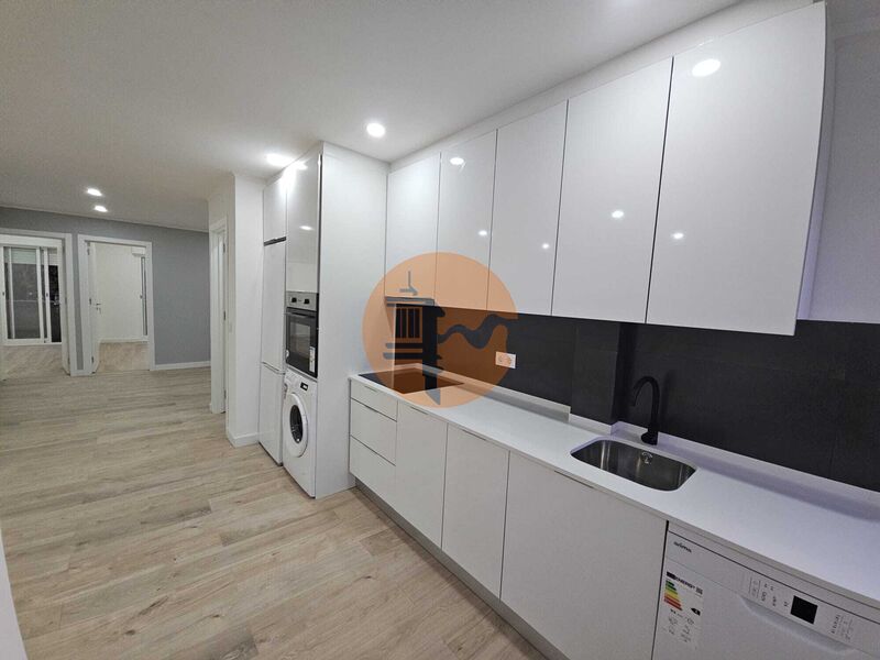 4 Bed, 2 Bath, ApartmentFor Sale, Amadora, Lisboa