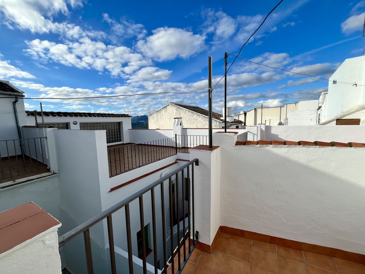 5 Bed, 2 Bath, HouseFor Sale, Olvera 11690, Andalucia