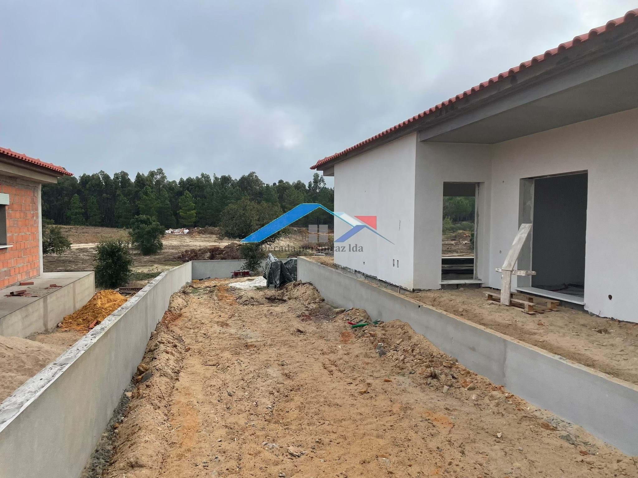 3 Bed, 2 Bath, HouseFor Sale, Coruche, Santarém, 2100