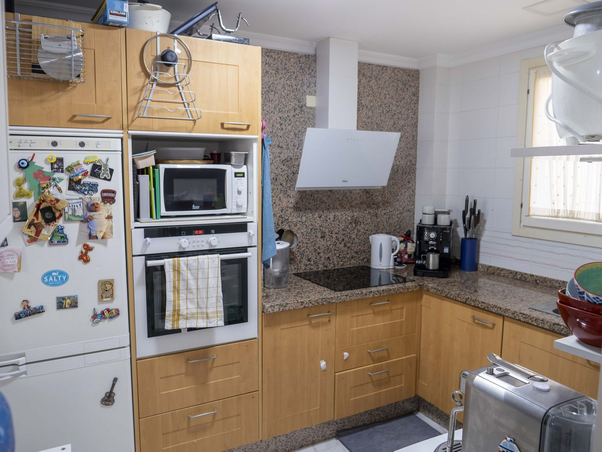 3 Bed, 2 Bath, ApartmentFor Sale, Estepona, Malaga