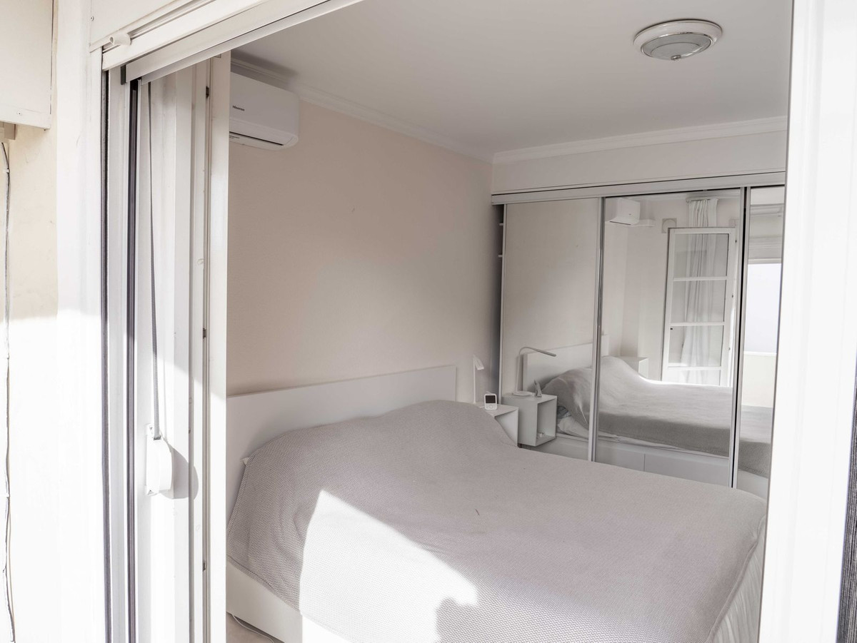 3 Bed, 2 Bath, ApartmentFor Sale, Estepona, Malaga