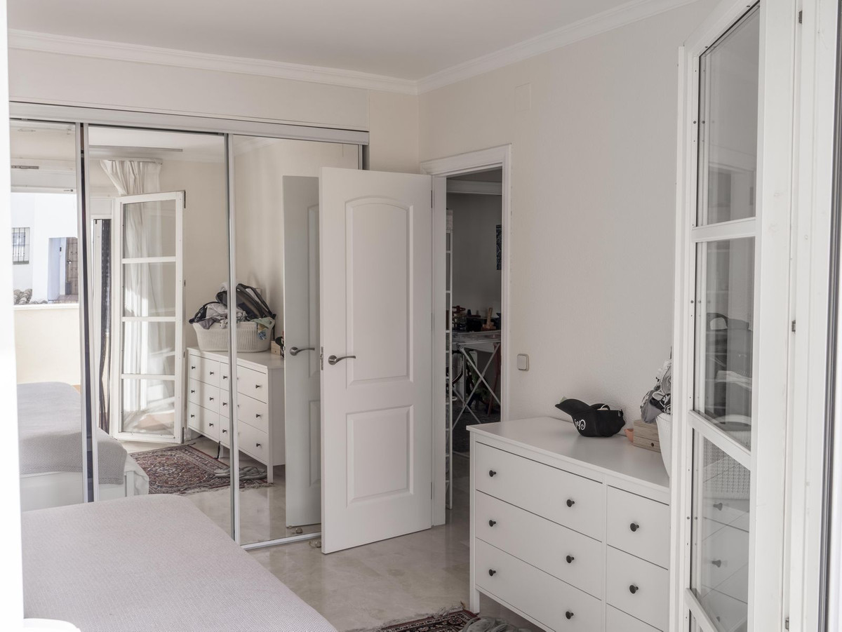 3 Bed, 2 Bath, ApartmentFor Sale, Estepona, Malaga