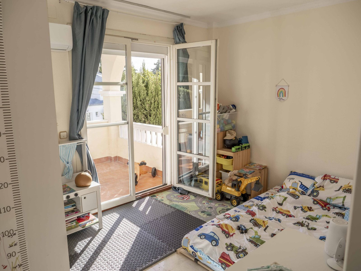 3 Bed, 2 Bath, ApartmentFor Sale, Estepona, Malaga