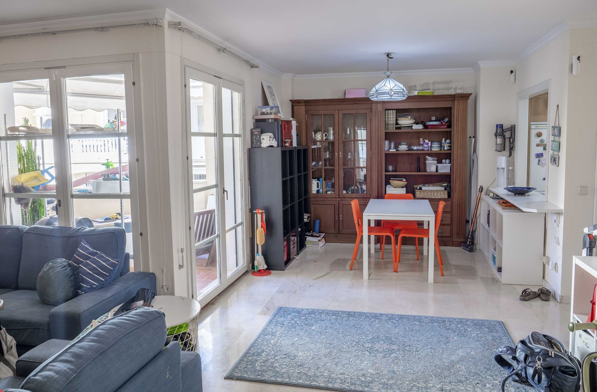 3 Bed, 2 Bath, ApartmentFor Sale, Estepona, Malaga
