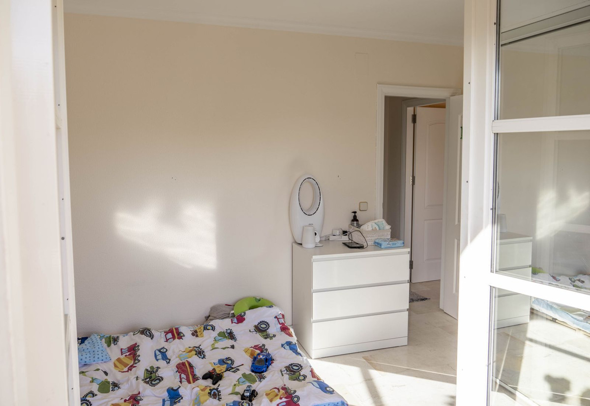 3 Bed, 2 Bath, ApartmentFor Sale, Estepona, Malaga