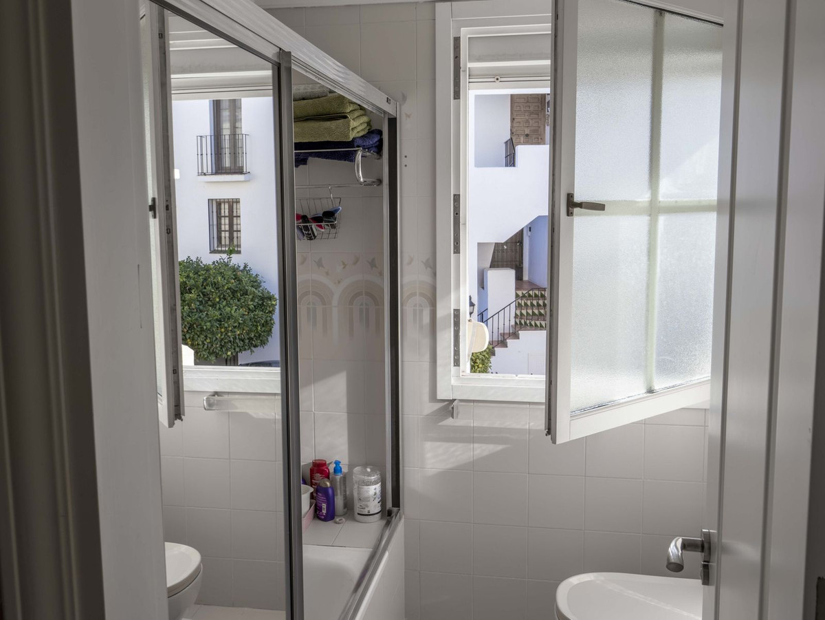 3 Bed, 2 Bath, ApartmentFor Sale, Estepona, Malaga