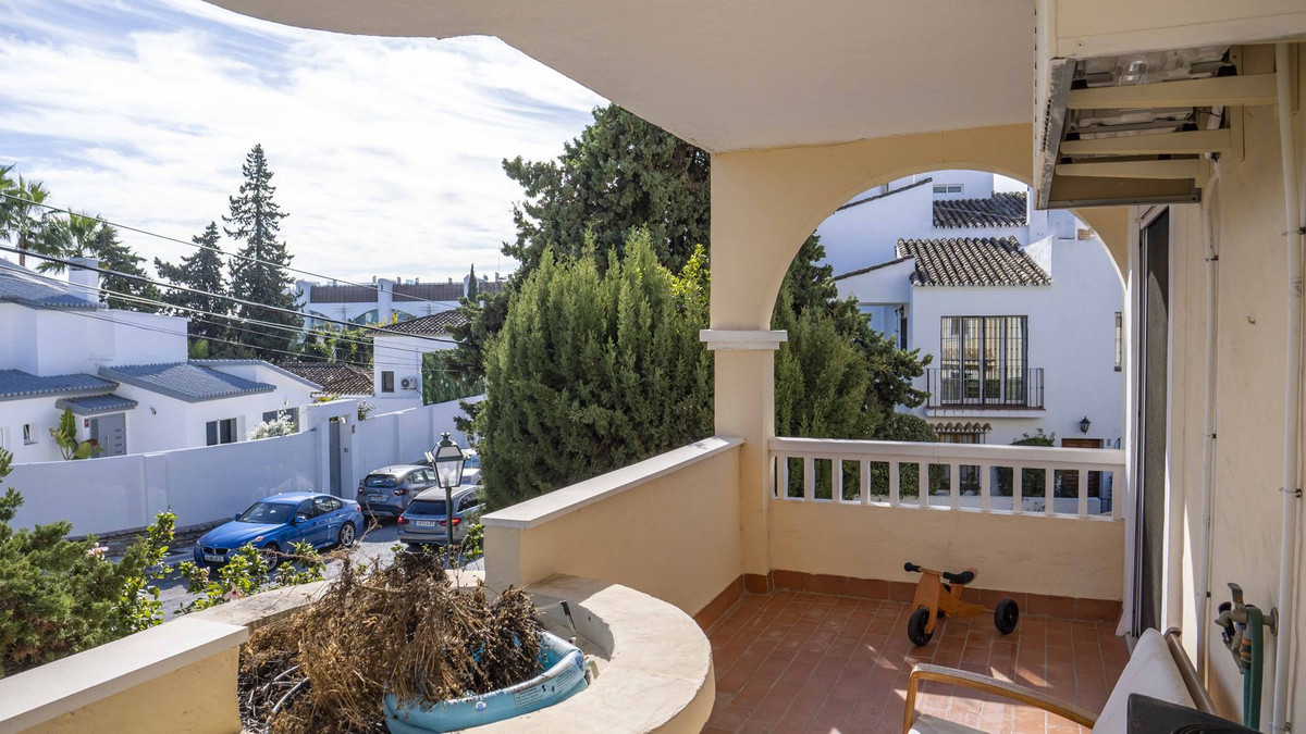 3 Bed, 2 Bath, ApartmentFor Sale, Estepona, Malaga