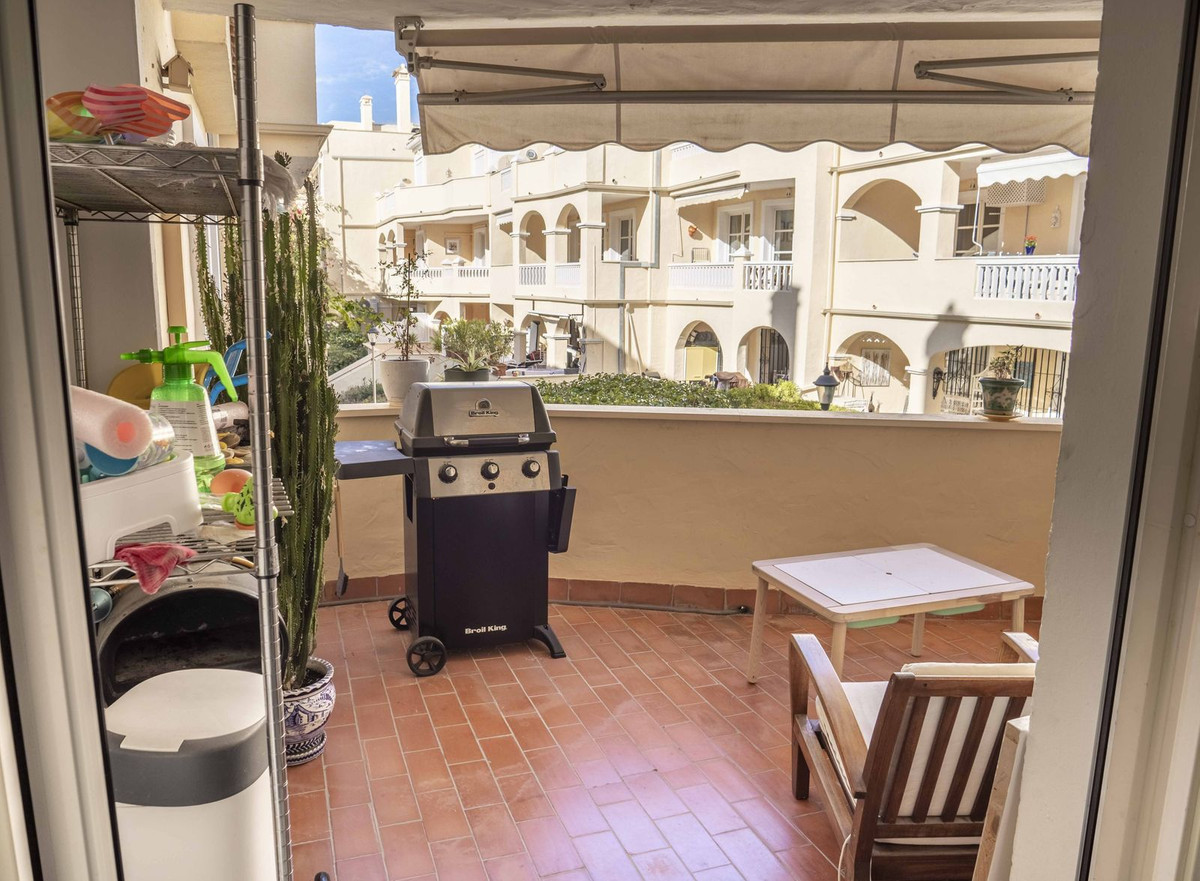 3 Bed, 2 Bath, ApartmentFor Sale, Estepona, Malaga