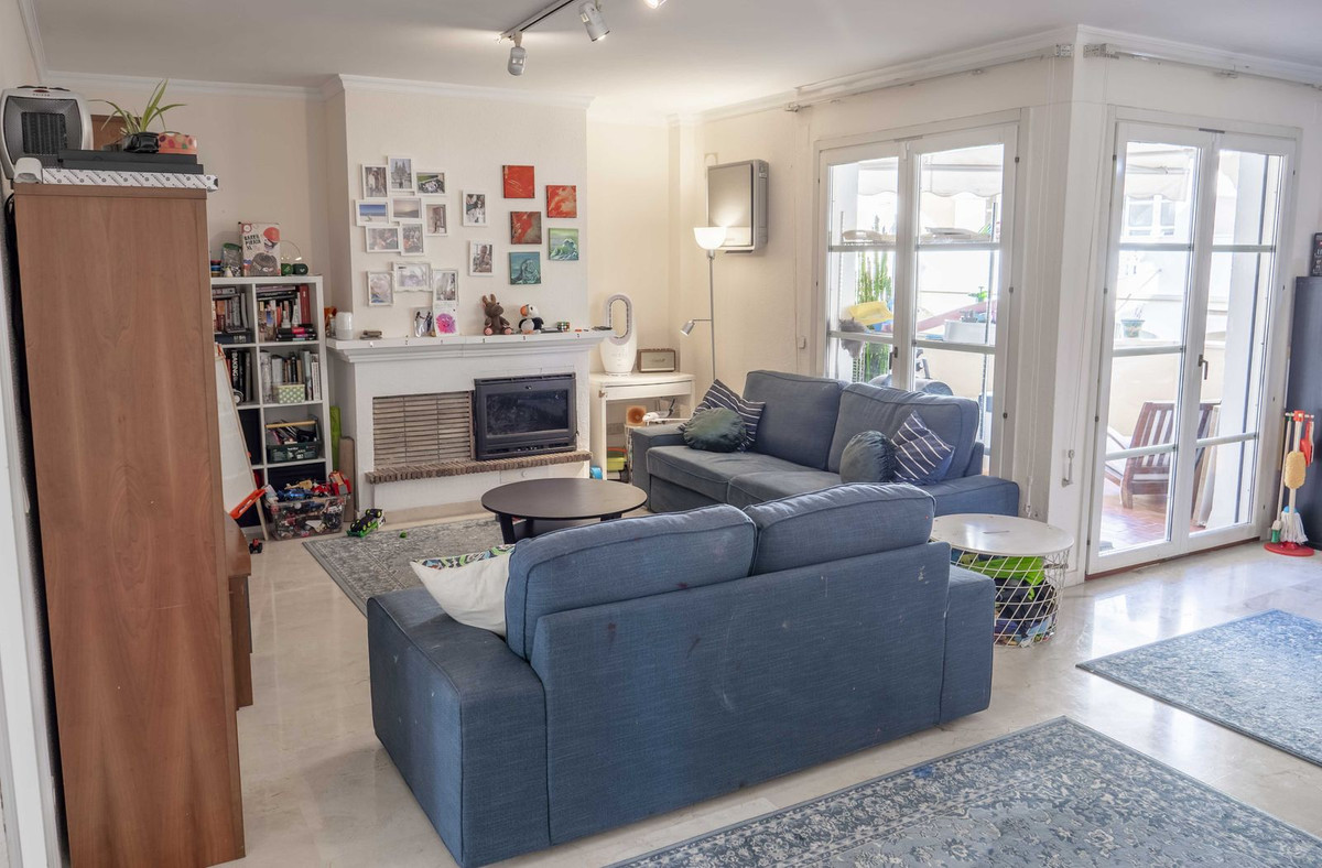 3 Bed, 2 Bath, ApartmentFor Sale, Estepona, Malaga