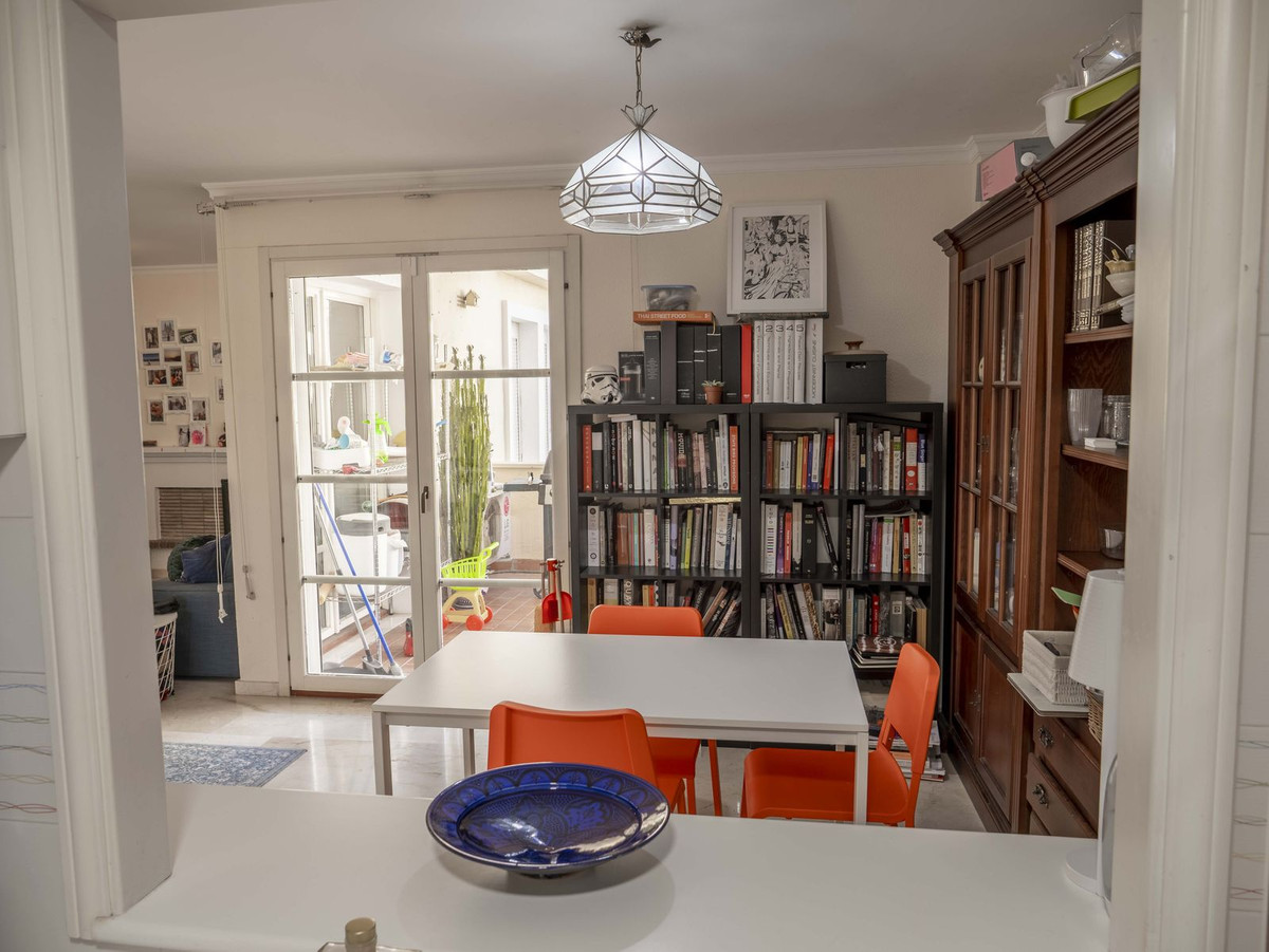 3 Bed, 2 Bath, ApartmentFor Sale, Estepona, Malaga