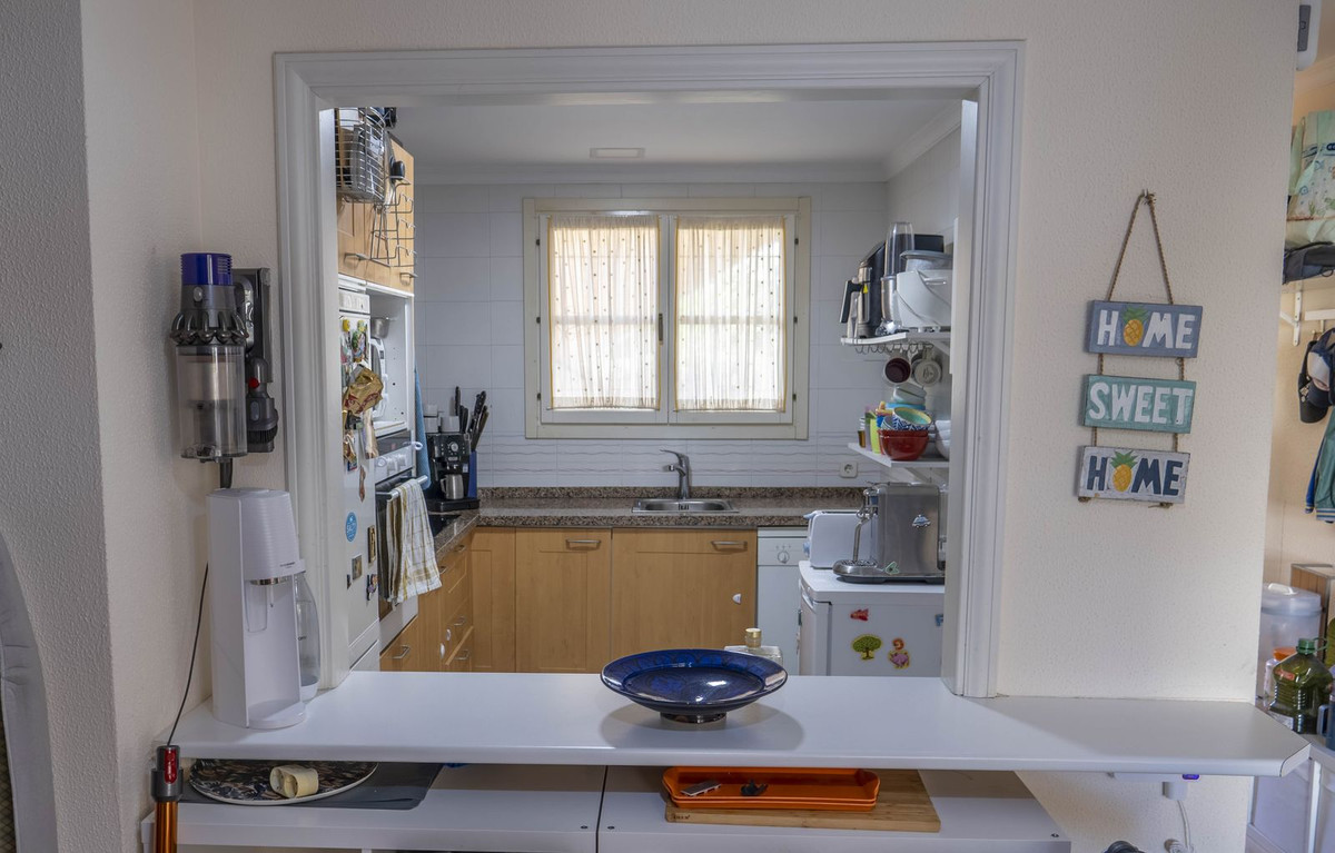 3 Bed, 2 Bath, ApartmentFor Sale, Estepona, Malaga