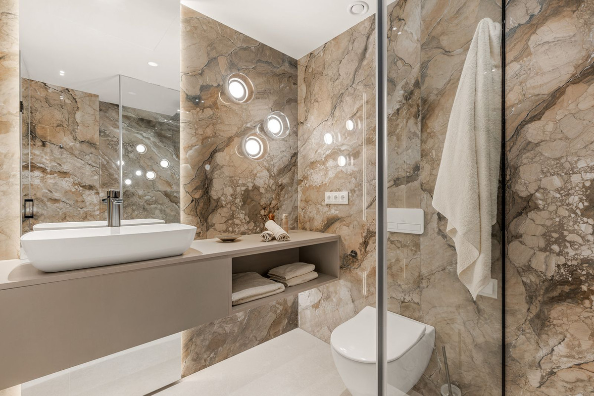 3 Bed, 3 Bath, ApartmentFor Sale, Estepona, Malaga