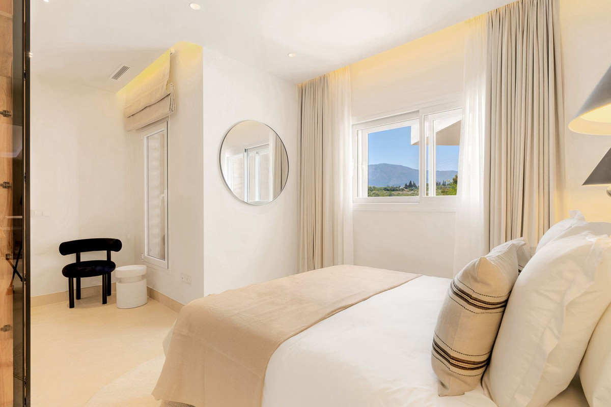 3 Bed, 3 Bath, ApartmentFor Sale, Estepona, Malaga