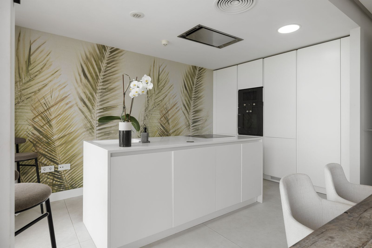 3 Bed, 2 Bath, ApartmentFor Sale, Estepona, Malaga