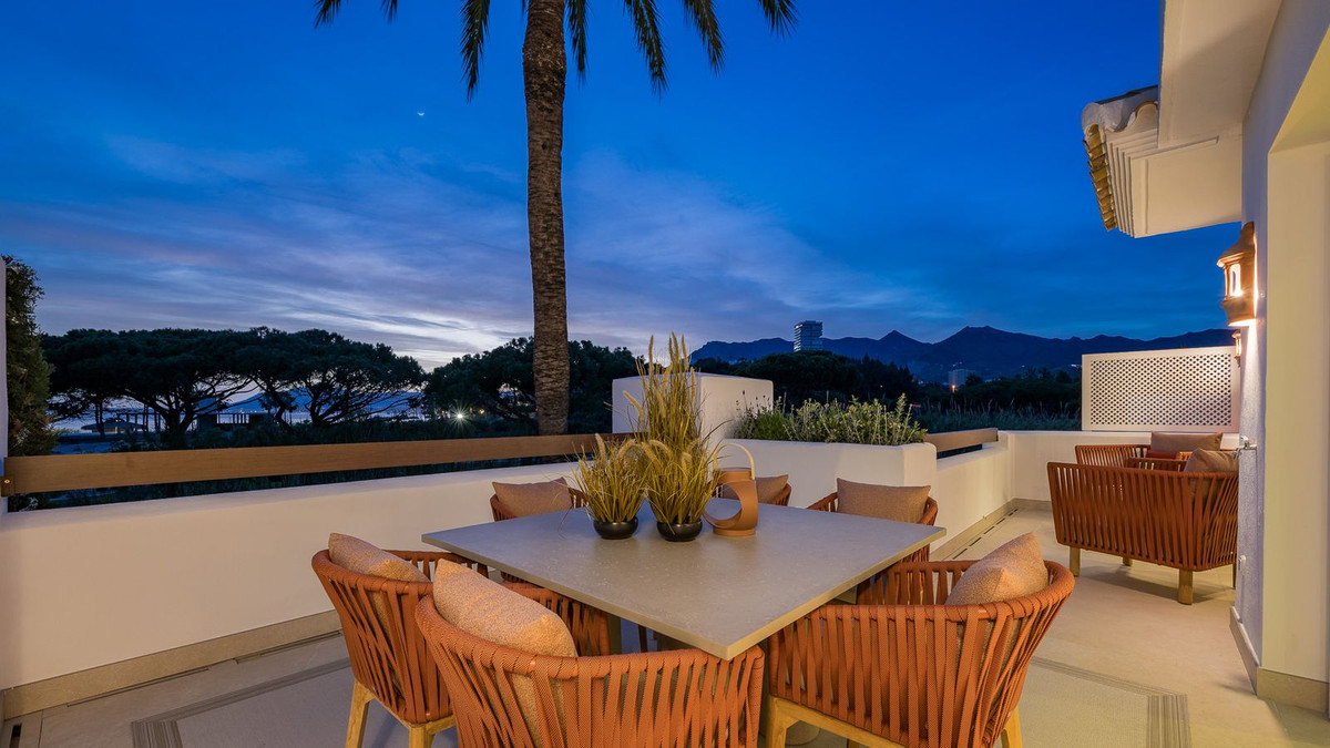 3 Bed, 2 Bath, ApartmentFor Sale, Los Monteros, Malaga