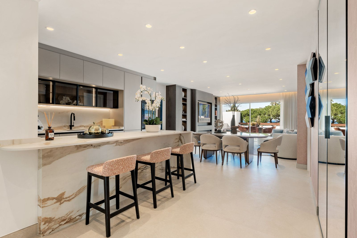 3 Bed, 2 Bath, ApartmentFor Sale, Los Monteros, Malaga