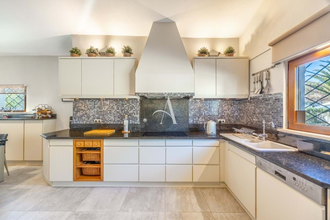 3 Bed, 2 Bath, HouseFor Sale, Sao Bras De Alportel, Faro, 8150-035