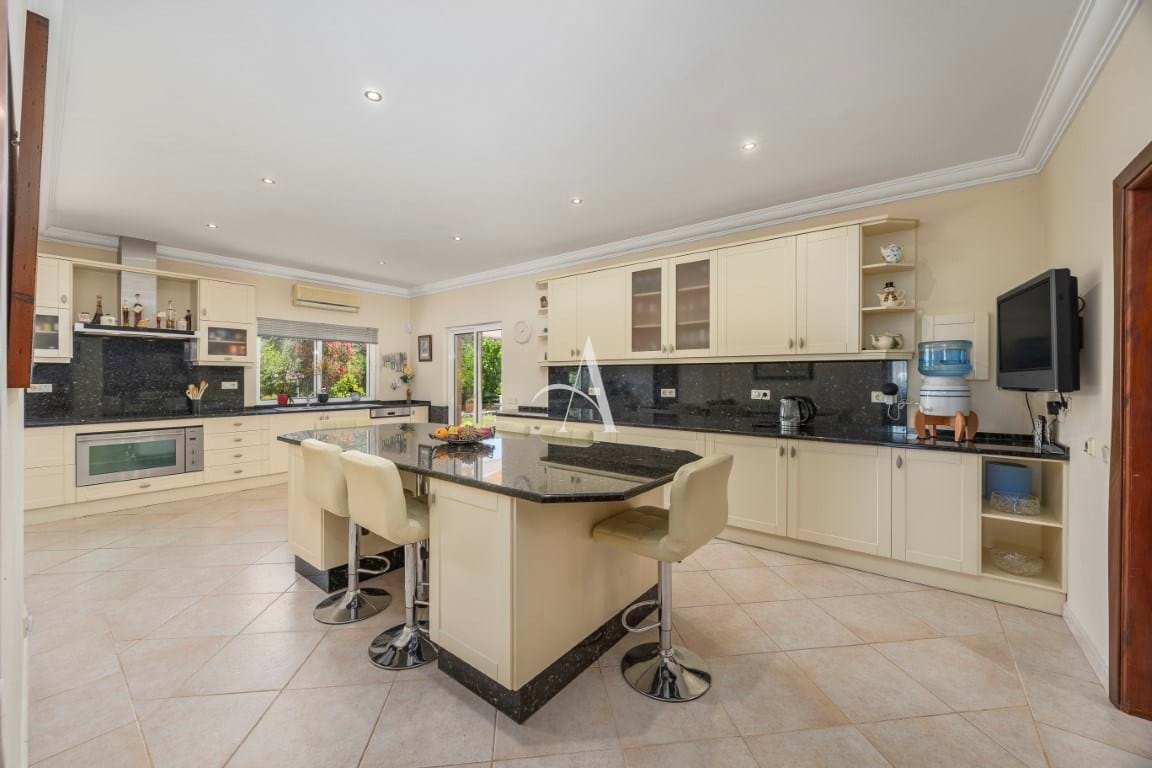 4 Bed, 6 Bath, HouseFor Sale, Faro, Faro