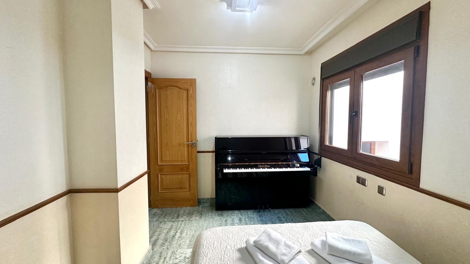 4 Bed, 2 Bath, ApartmentFor Sale, Torrevieja, Alicante