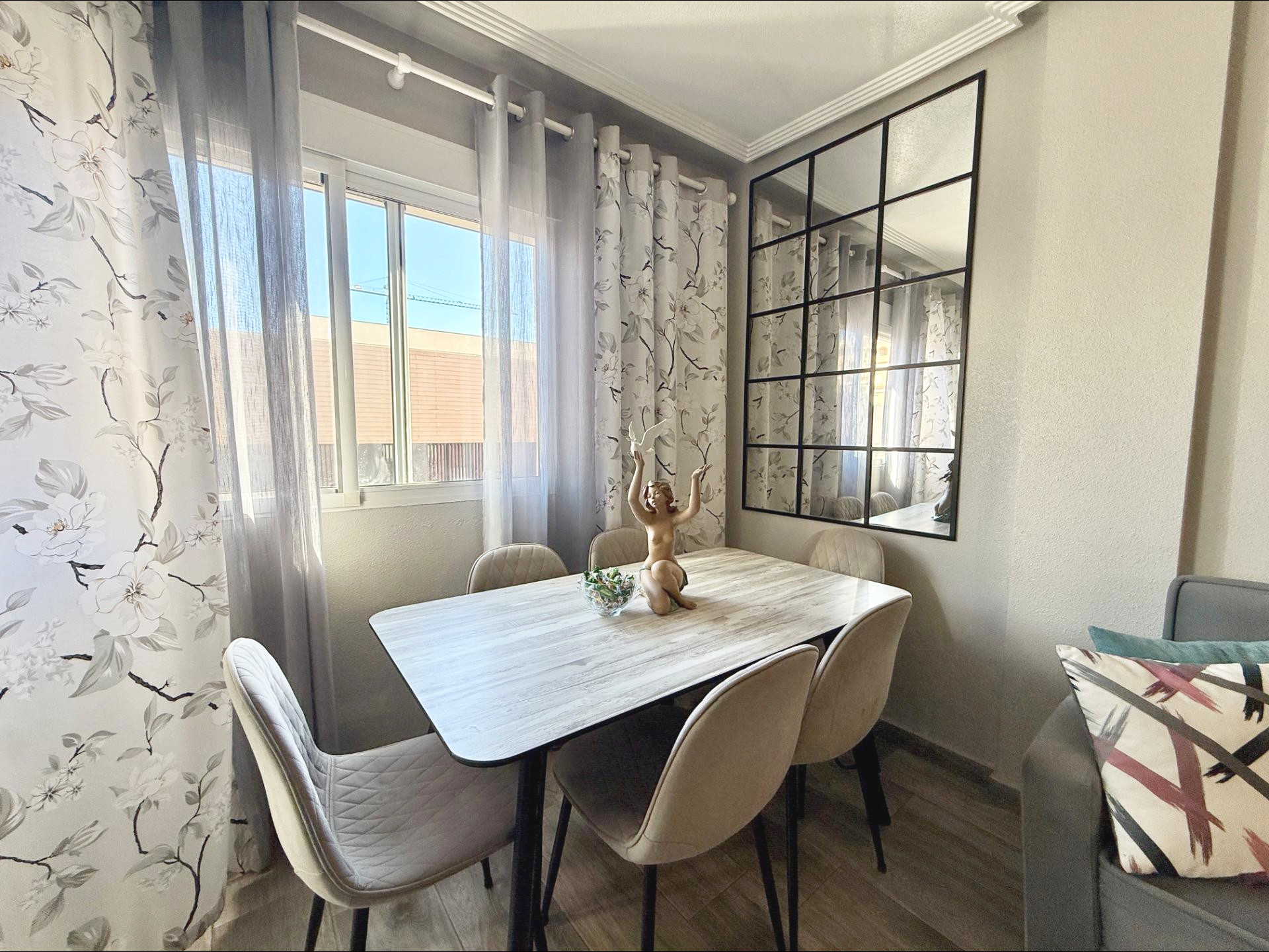 2 Bed, 1 Bath, ApartmentFor Sale, Torrevieja, Alicante