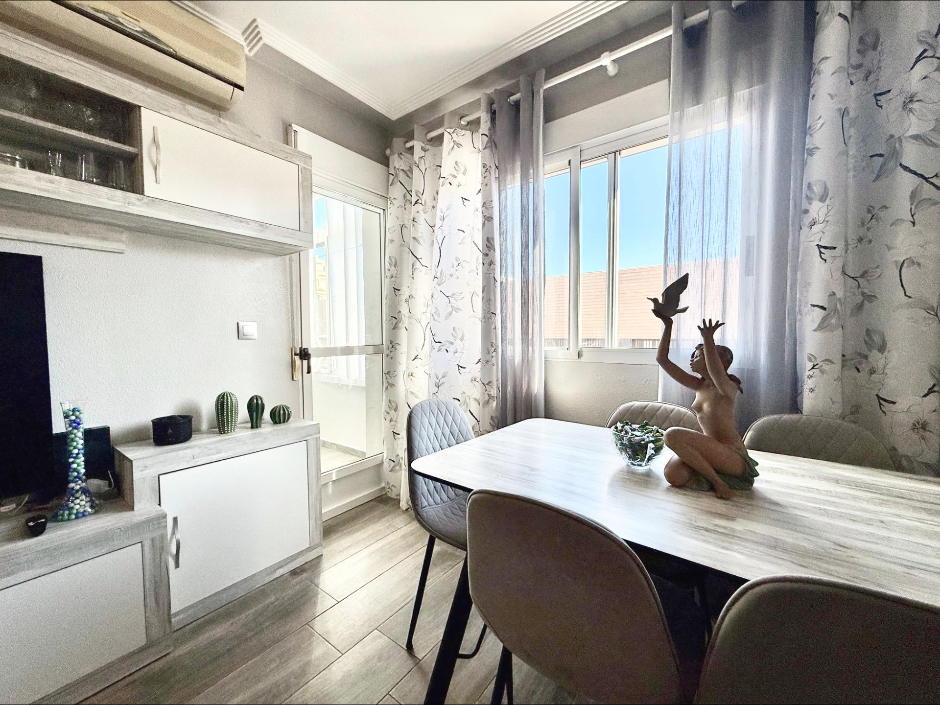 2 Bed, 1 Bath, ApartmentFor Sale, Torrevieja, Alicante