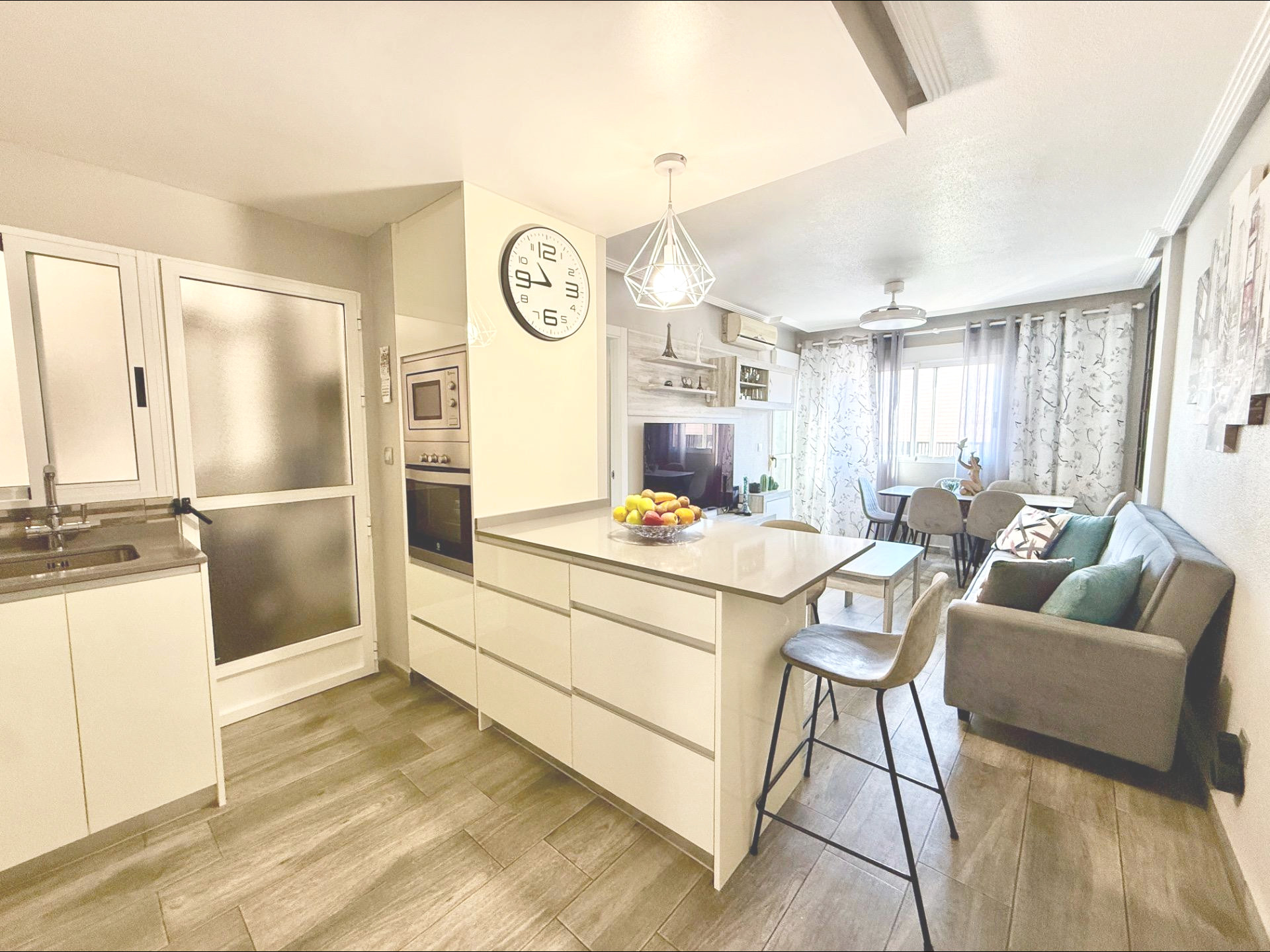 2 Bed, 1 Bath, ApartmentFor Sale, Torrevieja, Alicante