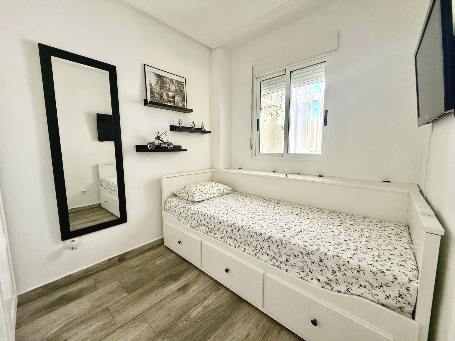 2 Bed, 1 Bath, ApartmentFor Sale, Torrevieja, Alicante
