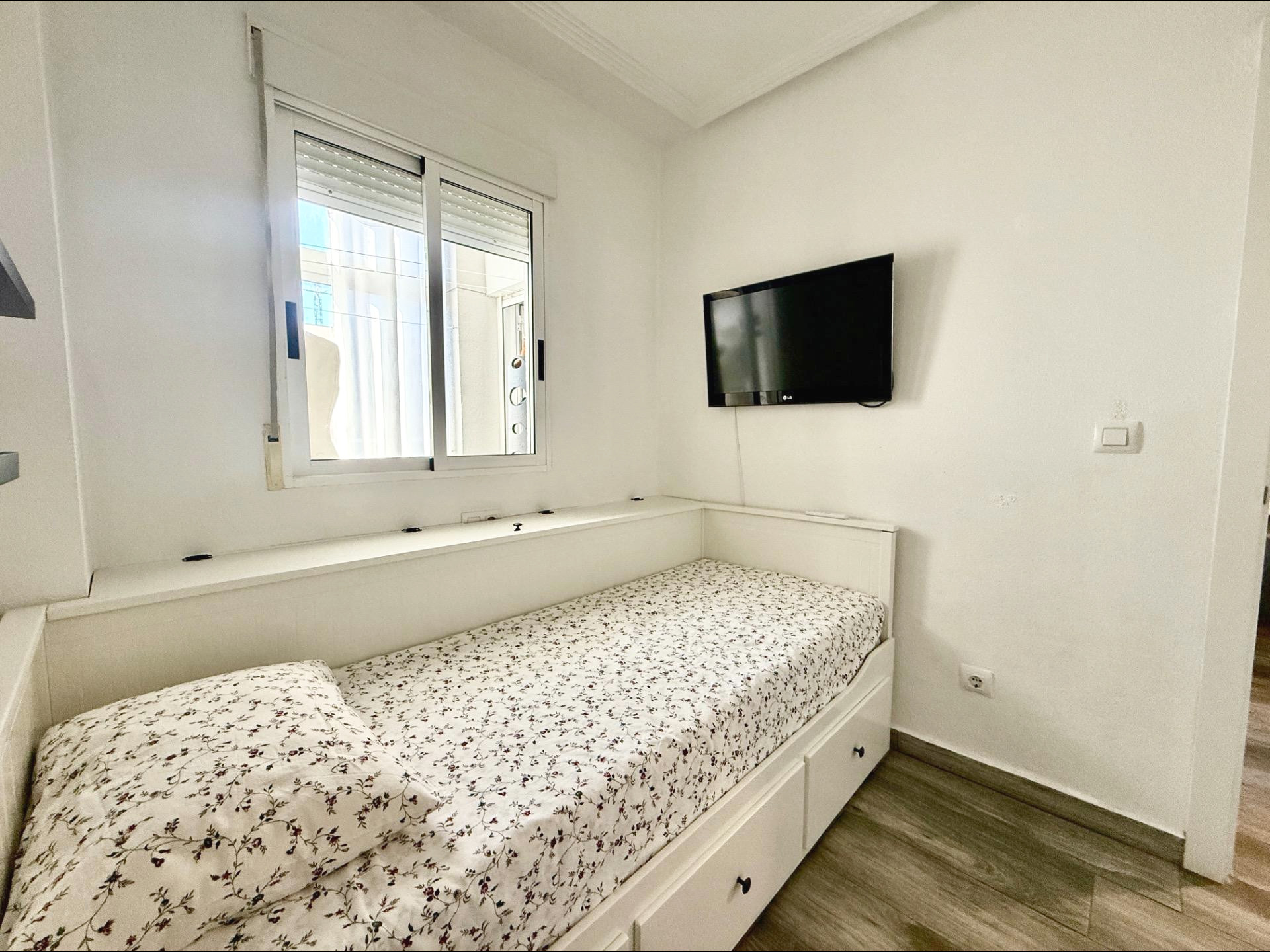 2 Bed, 1 Bath, ApartmentFor Sale, Torrevieja, Alicante