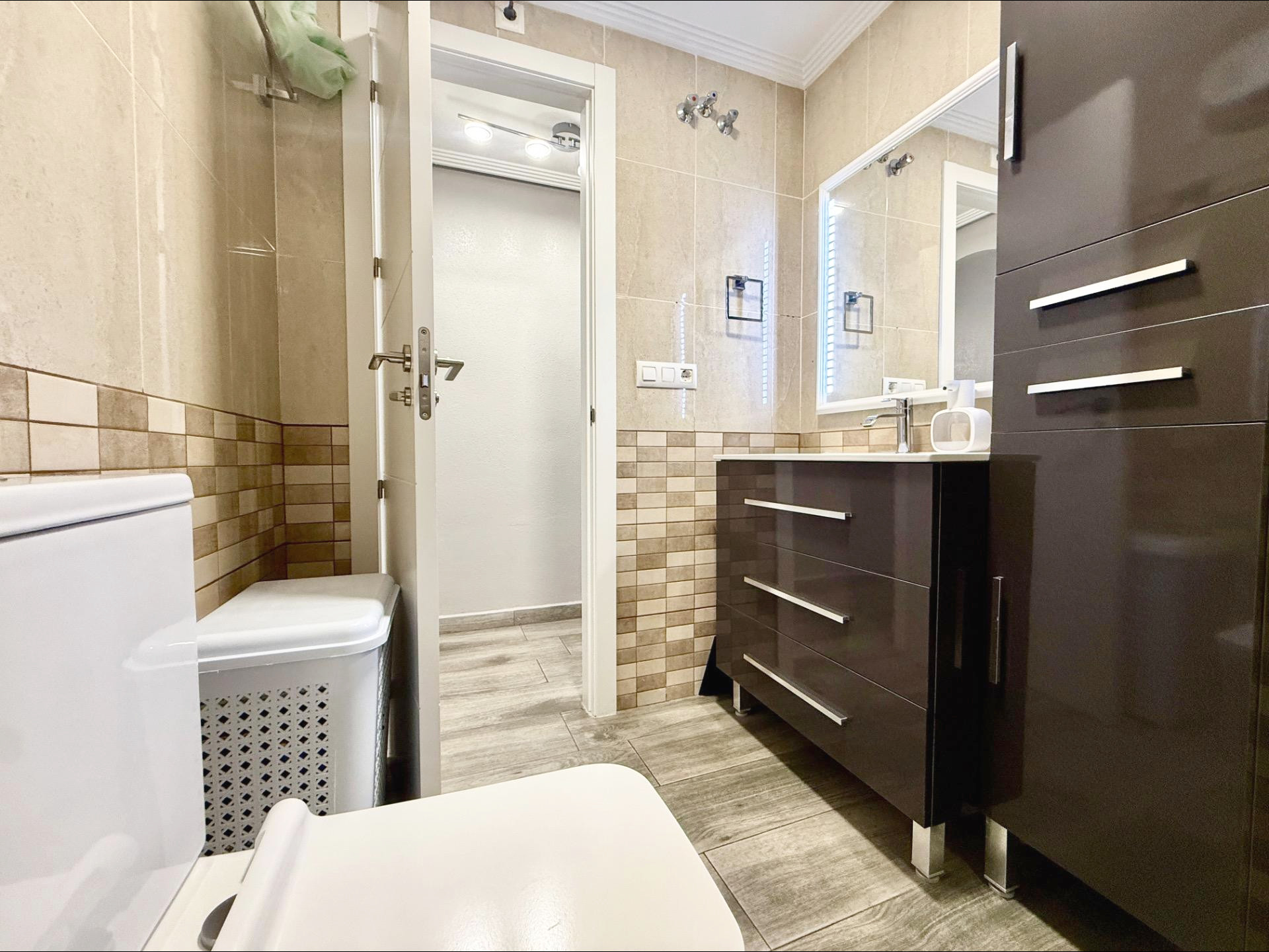 2 Bed, 1 Bath, ApartmentFor Sale, Torrevieja, Alicante