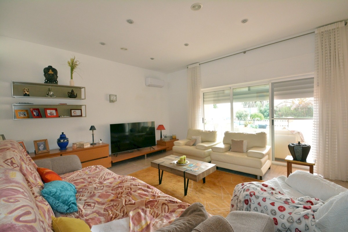 4 Bed, 3 Bath, HouseFor Sale, Almoradi, Alicante