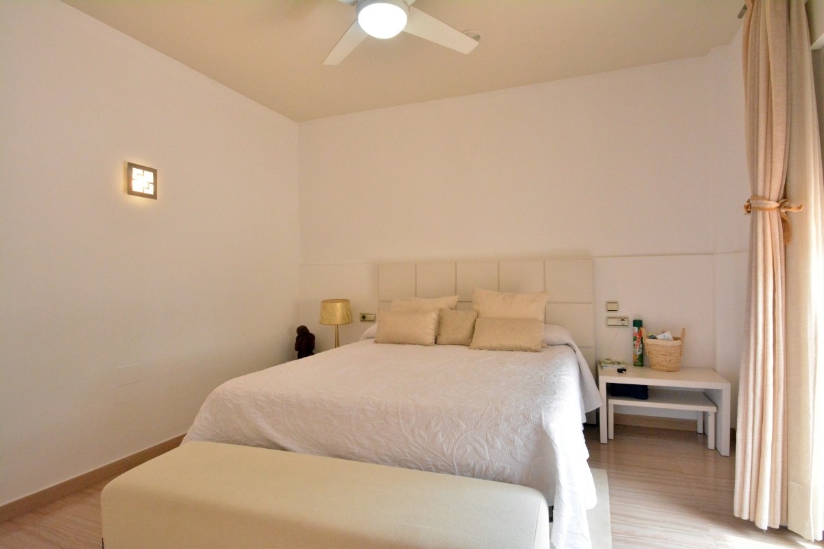 4 Bed, 3 Bath, HouseFor Sale, Almoradi, Alicante