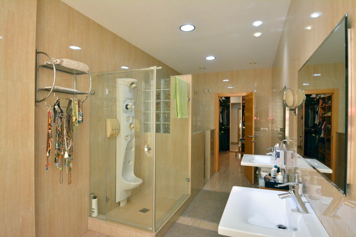 4 Bed, 3 Bath, HouseFor Sale, Almoradi, Alicante