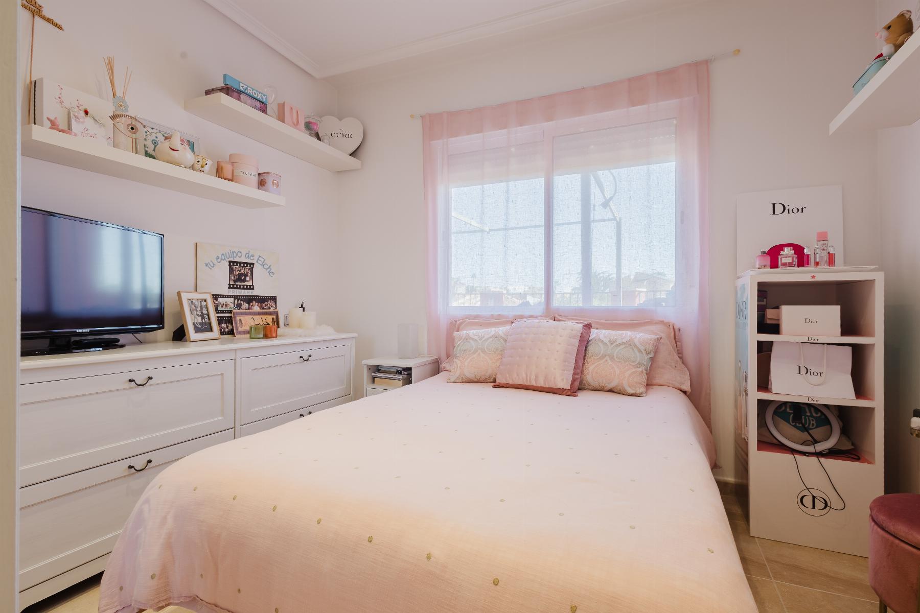 6 Bed, 3 Bath, HouseFor Sale, Torrevieja, Alicante