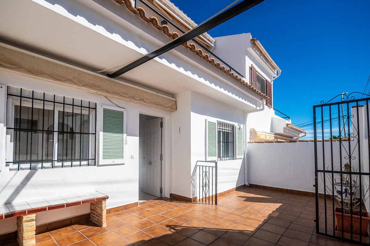 3 Bed, 2 Bath, HouseFor Sale, San Miguel de Salinas, Alicante