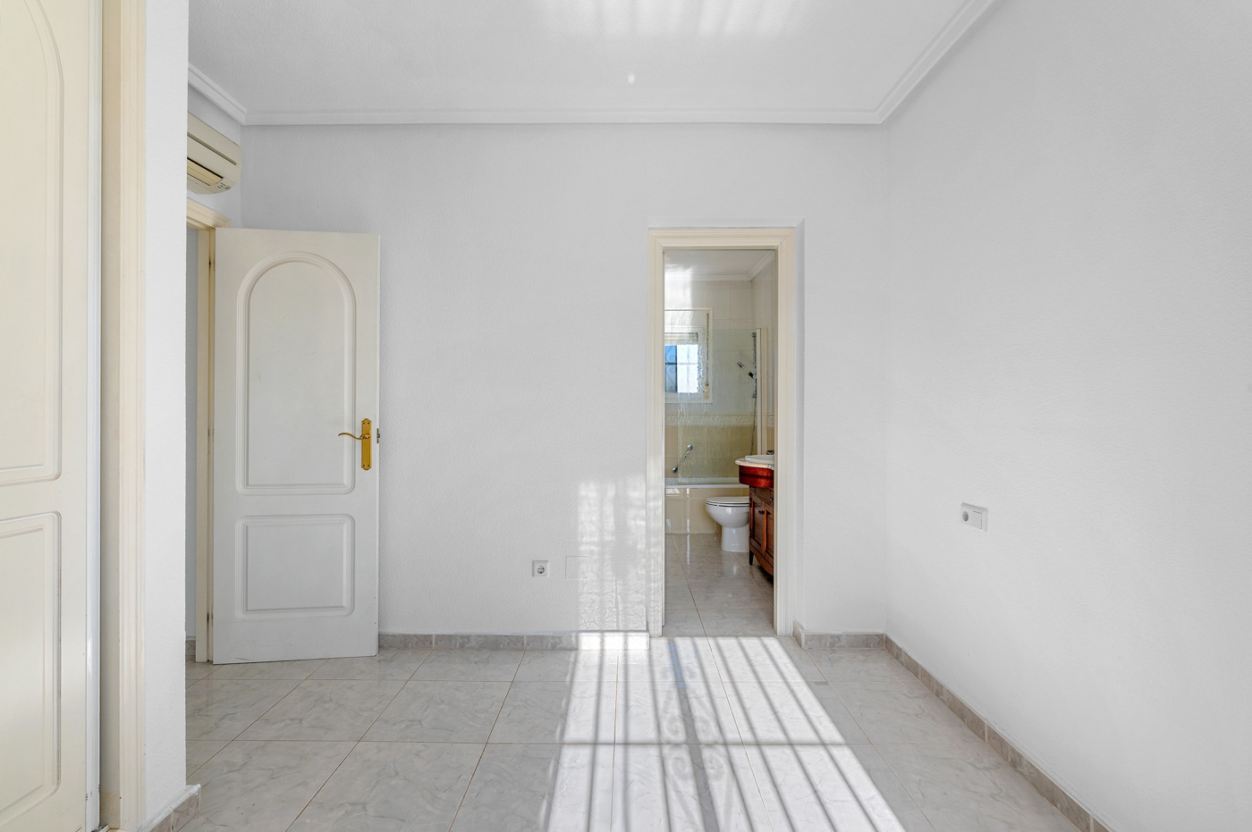 4 Bed, 2 Bath, HouseFor Sale, Rojales, Alicante